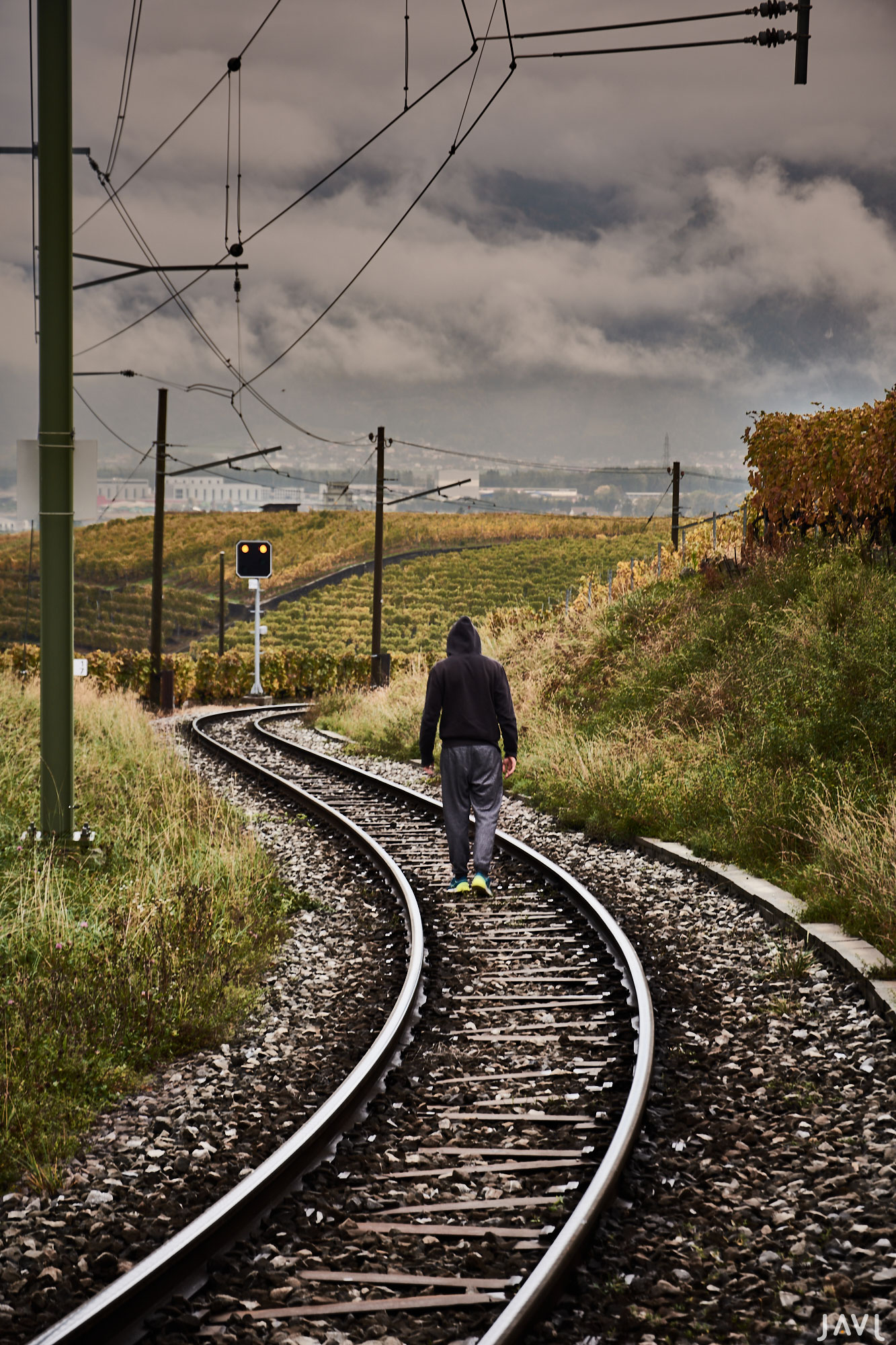 Caminando por la vía del tren