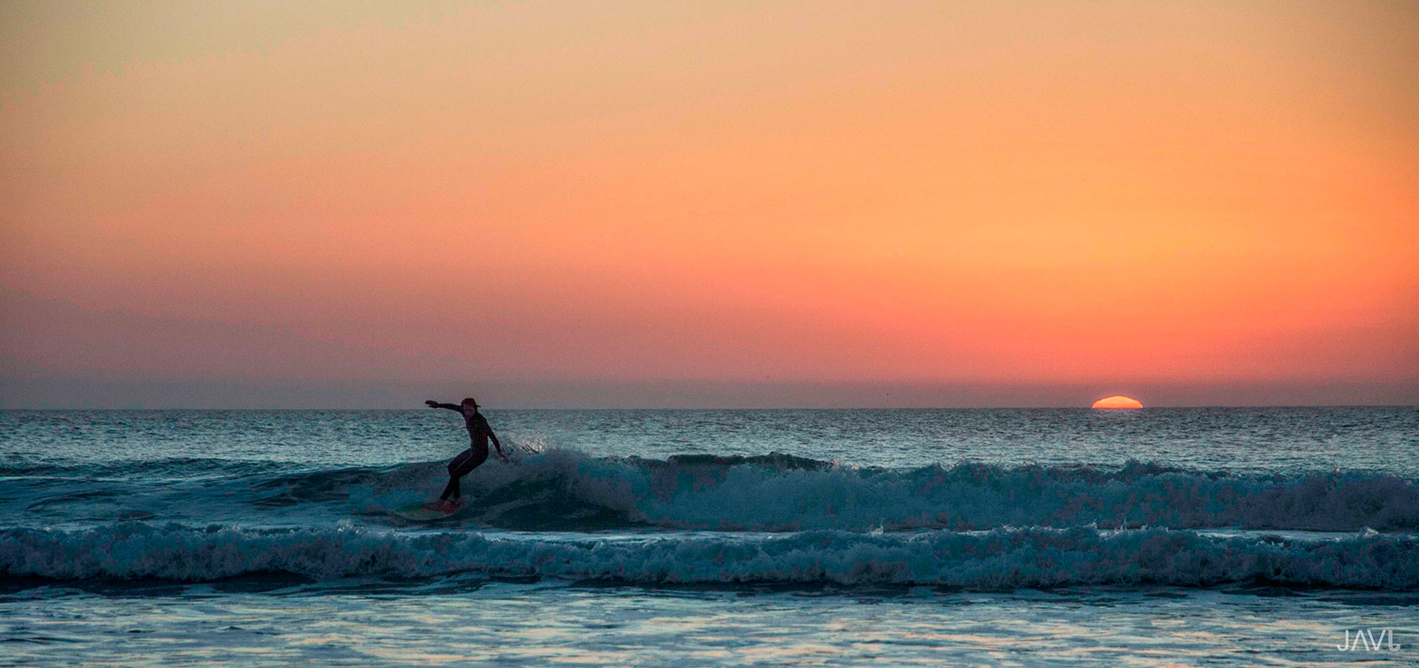 Surf en la puesta de sol de El Palmar