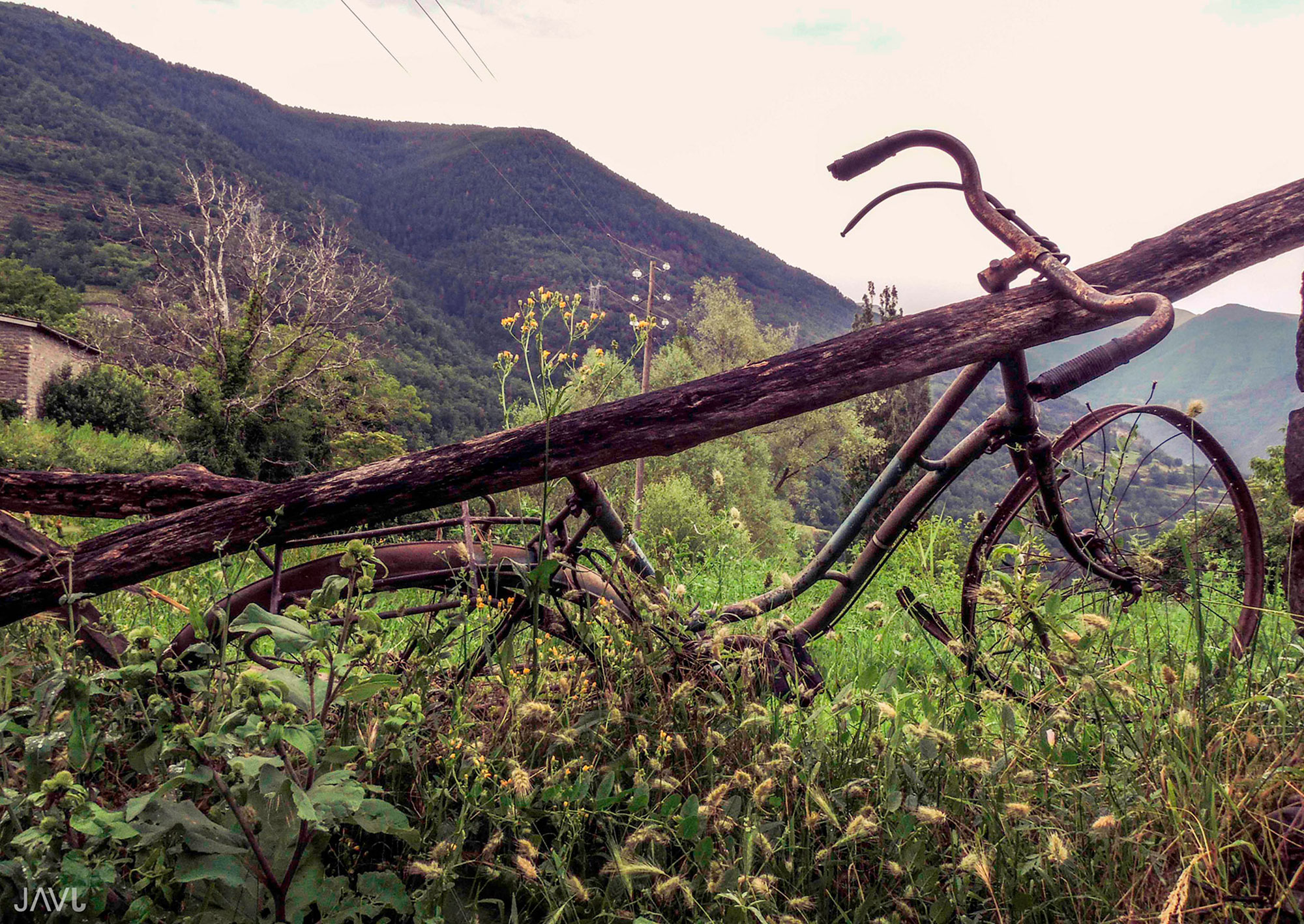 Una bici abandonada en el pueblo de Fragen