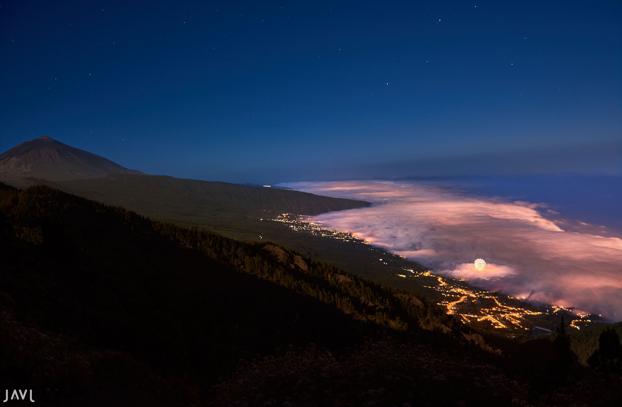 El Teide y un mar de nubes sobre la costa norte de Tenerife