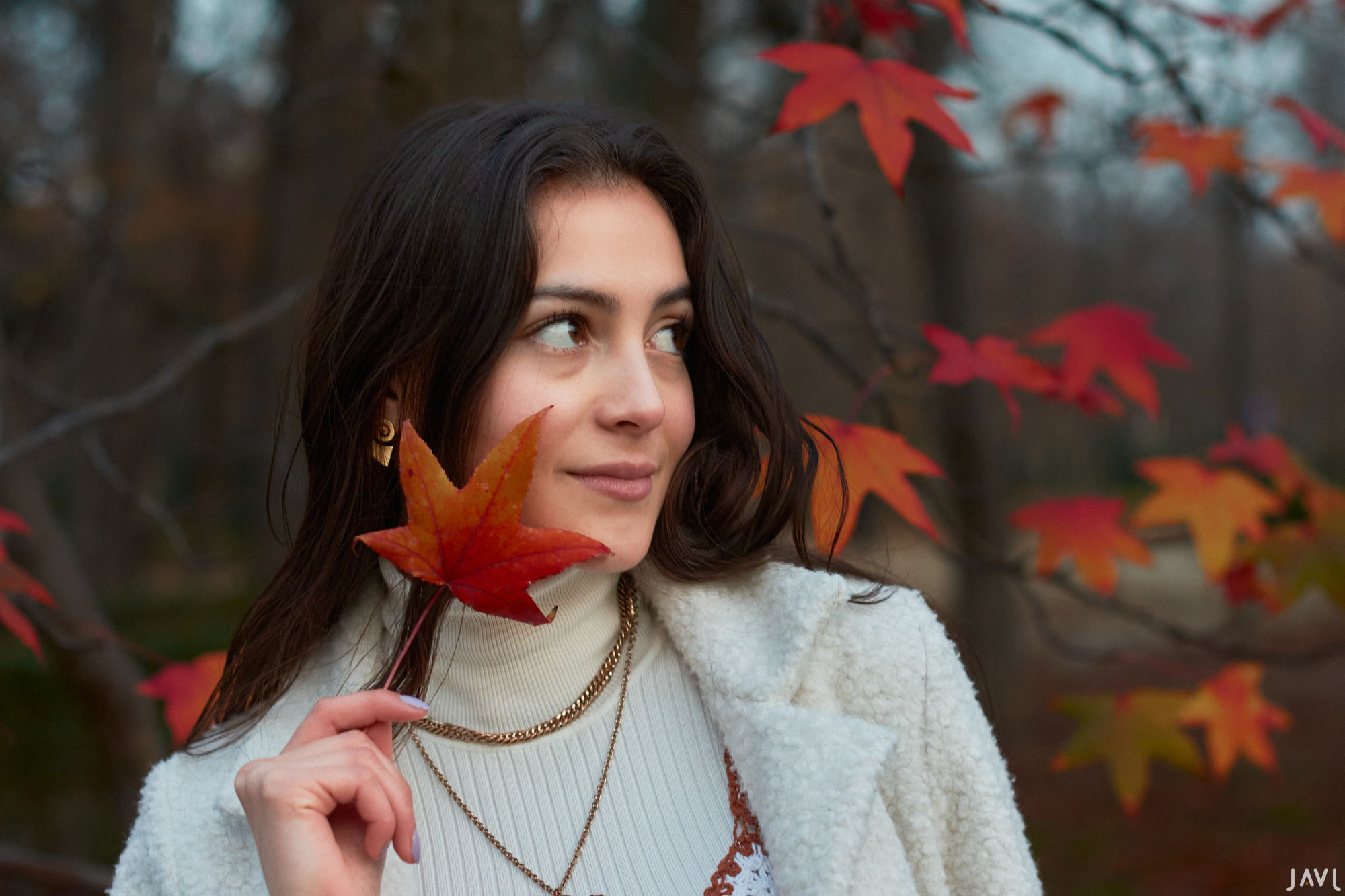 Daniela entre los colores del otoño