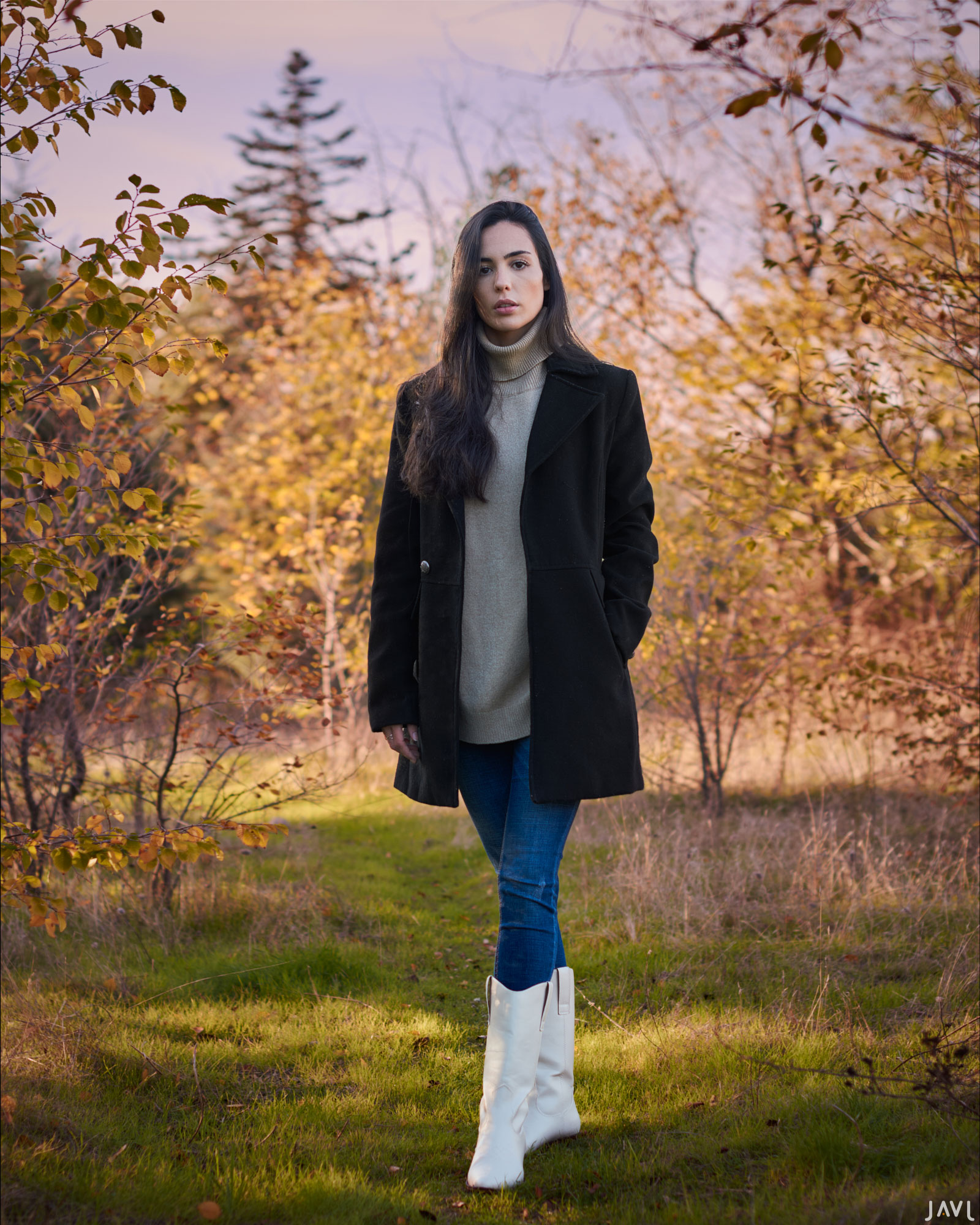 María Andrés posando en otoño